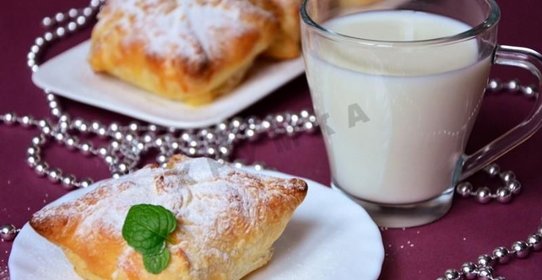 Слоеные пирожки конвертики с яблоками в духовке