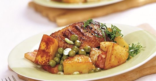 Утка с зеленым горошком и фасолью