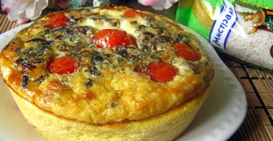 Омлет с опятами, черри и рисом