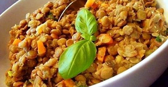 Чечевица с картофелем и морковью в сметане