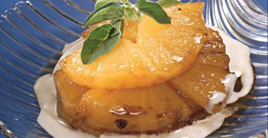 Ананасовое фламбе с ванильным кремом