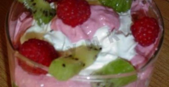 Десерт со взбитыми сливками