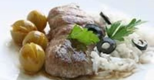 Утиные грудки со сливами и черными оливками