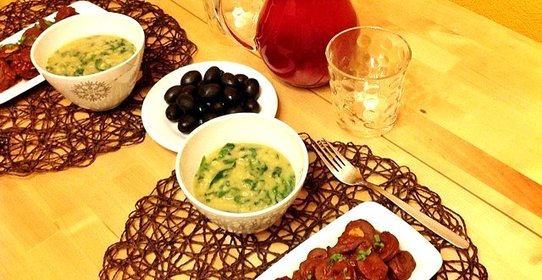 Индюшачьи сердца в соусе из копченой паприки с пюре из желтой чечевицы со шпинатом