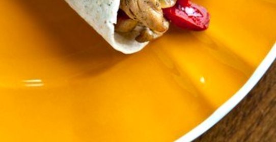 Фахитас с курицей и гуакамоле