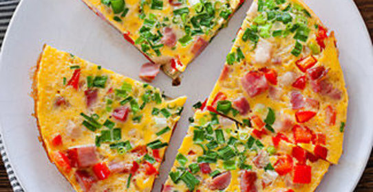 Омлет с ветчиной и овощами в мультиварке