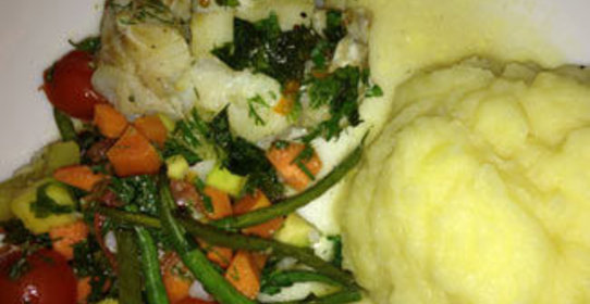 Филе трески, запеченное с овощами