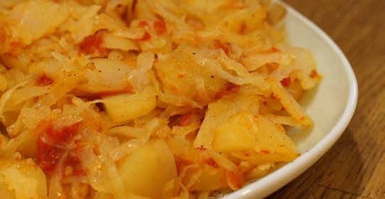 Тушеная капуста с картошкой в мультиварке