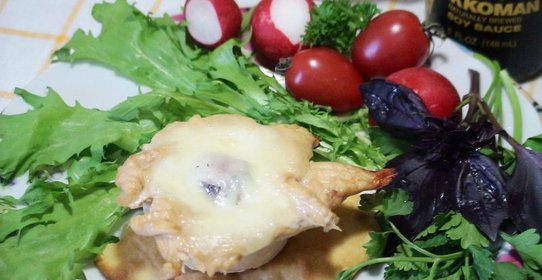 Куриные мешочки с помидорами и моцареллой