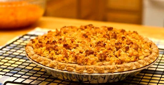 Абрикосовый пирог с грецкими орехами