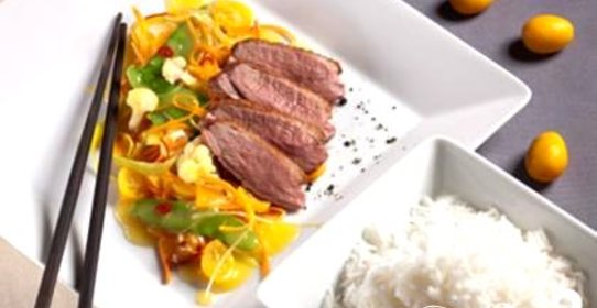 Утка с овощами и рисом