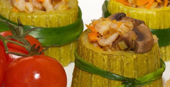 Кабачки, фаршированные крупой