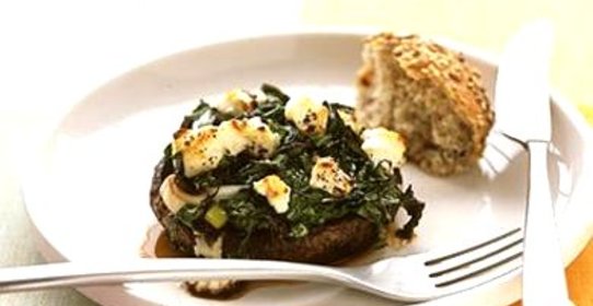 Грибы с луком и шпинатом