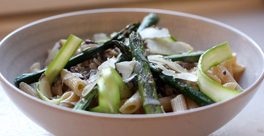 Пенне со спаржей в соевых сливках