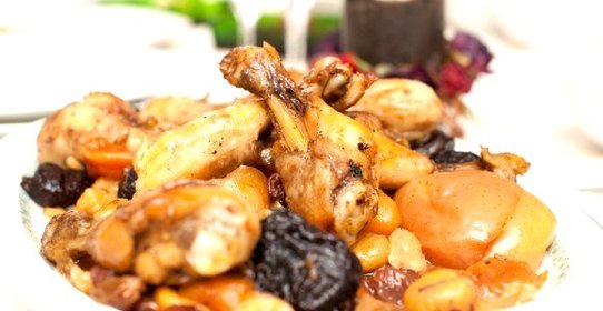 Окорочка в сливочно-черносливовом соусе