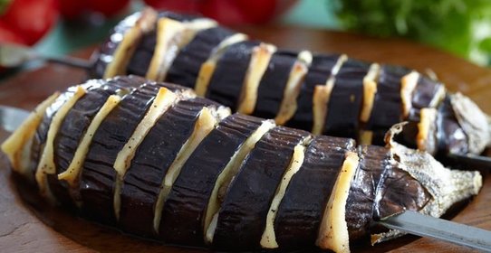 Баклажаны на шампурах с курдючным салом и зирой