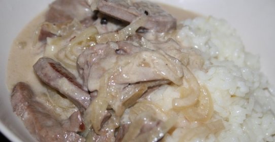 Индюшиная печень в сметанно-луковом соусе