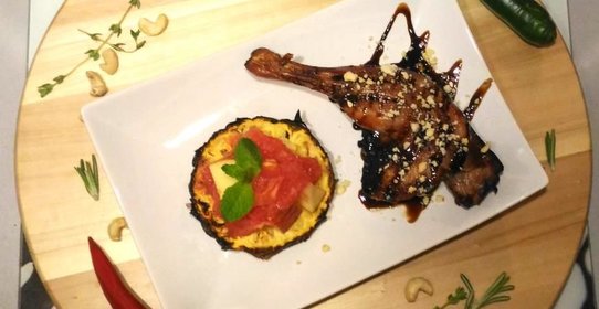 Утиная ножка гриль с фруктами