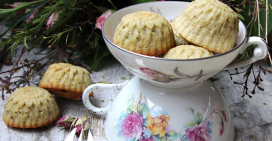 Французское печенье финансье с фисташками и розовой водой