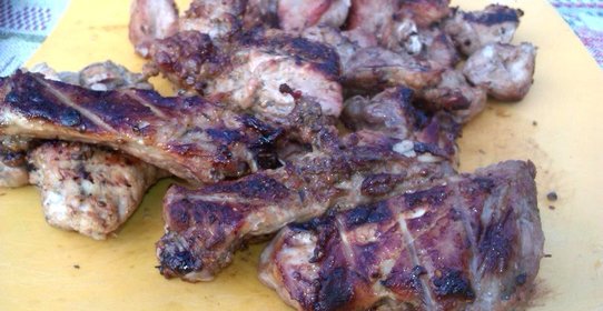 Свиные ребрышки на решетке