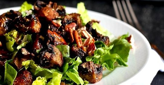 Салат с романо и запеченными грибами