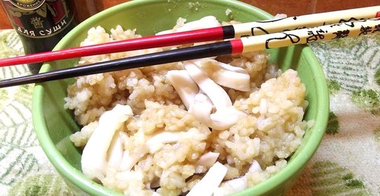 Рис с кальмаром и соевым соусом