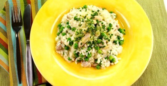 Рис с куриной печенью и зеленым горошком