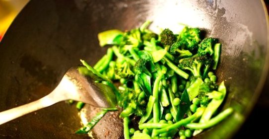 Соте из брокколи и бобов