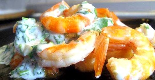 Креветки в йогуртово0м соусе с чесноком и кинзой