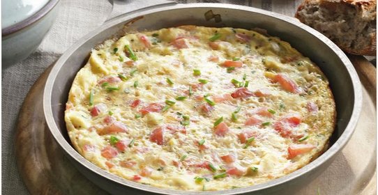 Омлет с помидорами