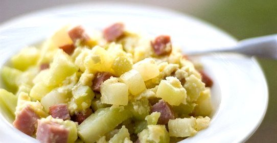 Запеченная кольраби с ветчиной в сливочном соусе