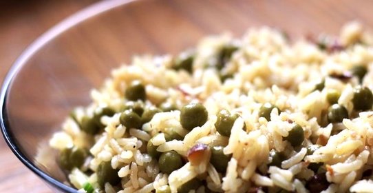 Рис с зеленым горошком и миндалем