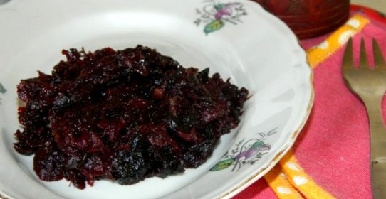 Свекла тушеная с черносливом