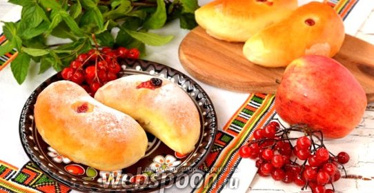 Пирожки с яблоками и калиной