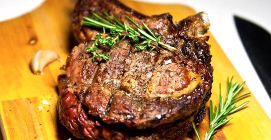 Стейк из баранины на гриле