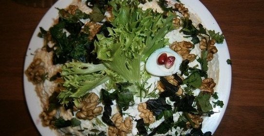 Салат с кальмарами, сыром и шампиньонами