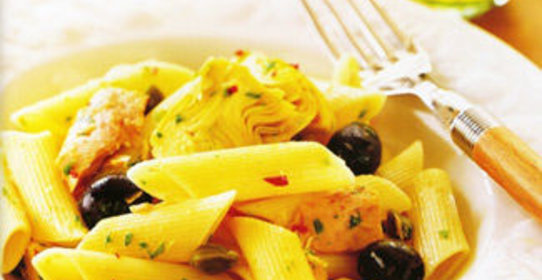 Пенне с тунцом, оливками и каперсами