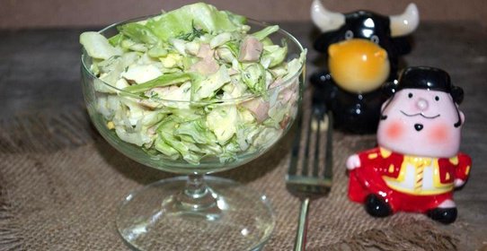 Салат дачный с колбасой