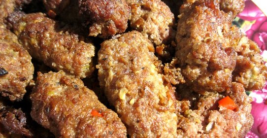 Балканские говяжьи колбаски чевапи (ćevapi)