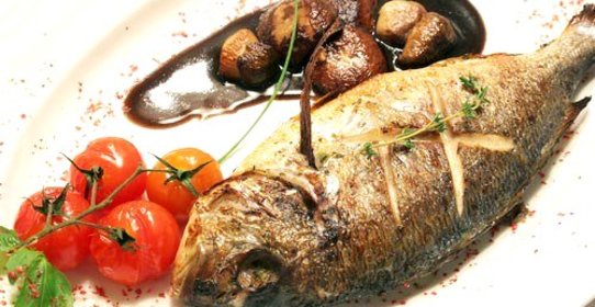 Карп, фаршированный овощами