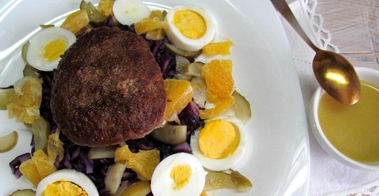 Домашний гамбургер с салатом