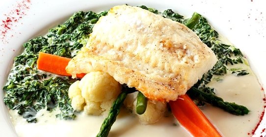 Судак под соусом