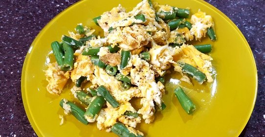 Яичница со стручковой фасолью