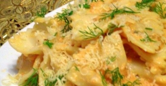 Фарфалле с томатами, рикоттой и чесноком