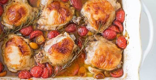 Курица, запеченная с помидорами черри