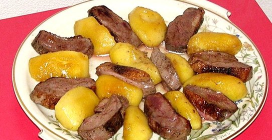 Филе утки с яблоками