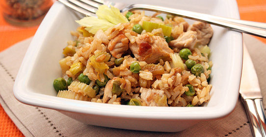 Коричневый рис с индейкой и овощами