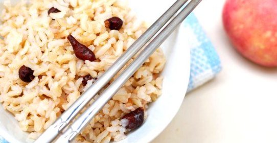 Дикий рис с красным луком