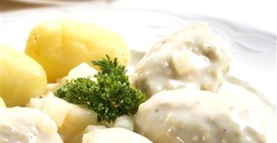 Мясные тефтели с рисом и белым соусом