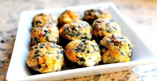 Запеченные грибы, фаршированные сыром и шпинатом